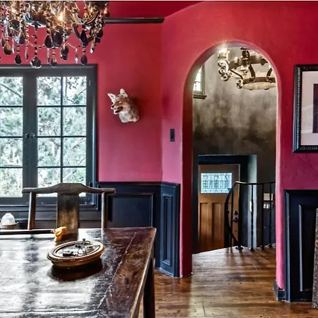 Famous Director'S 1926 Dark Arts Castle Of Oddities Apartment